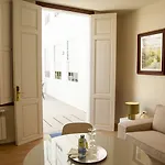 Nava Hotell
